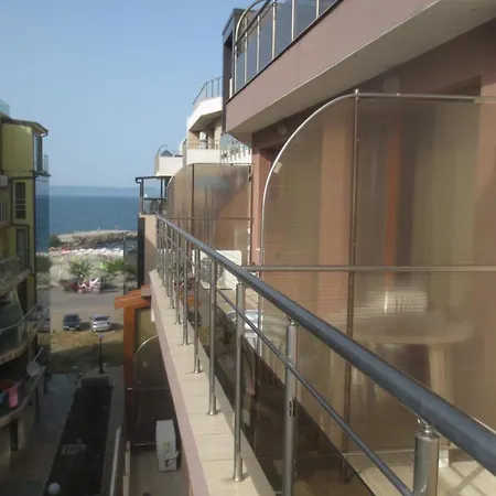 студио белла Apartamento Pomorie